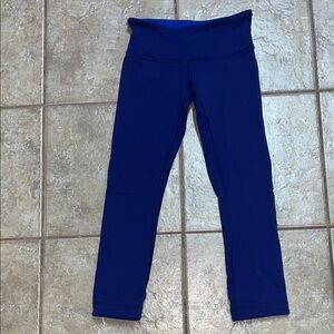 Lululemon blue reversible cropped leggings